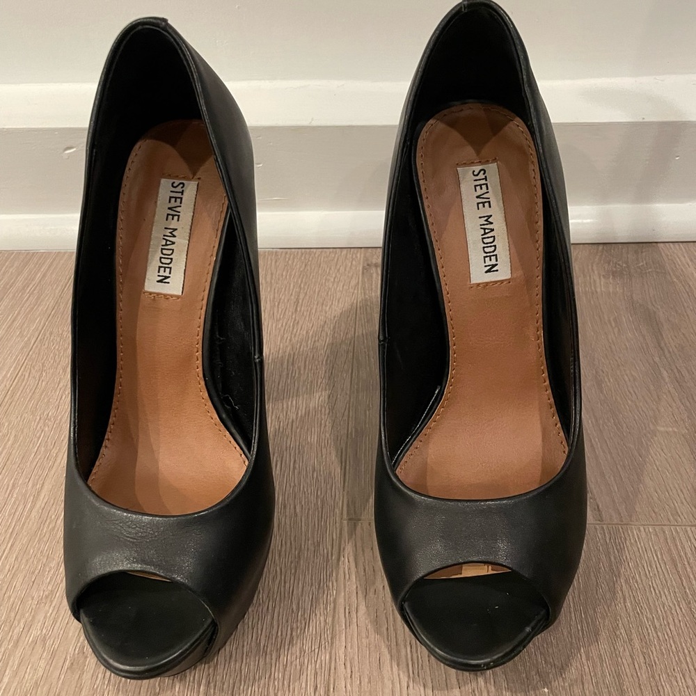Steve Madden Black platform peep toe pumps size 7.5.